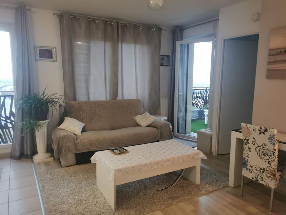 42 M2 A 1 Min De L'a13 Conforme Photos, Place De Parking Gratuite, Wifi Appartement Magnanville
