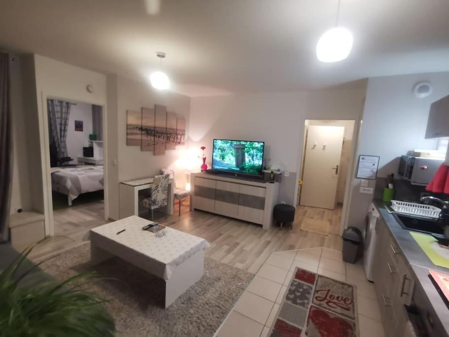 42 M2 A 1 Min De L'a13 Conforme Photos, Place De Parking Gratuite, Wifi * Magnanville