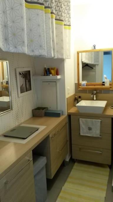 Appartement 42 M2 A 1 Min De L'a13 Conforme Photos, Place De Parking Gratuite, Wifi *